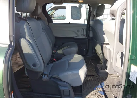 2021 Toyota Sienna Xle z USA, uszkodzony, nr VIN 5TDYSKFCXMS006448